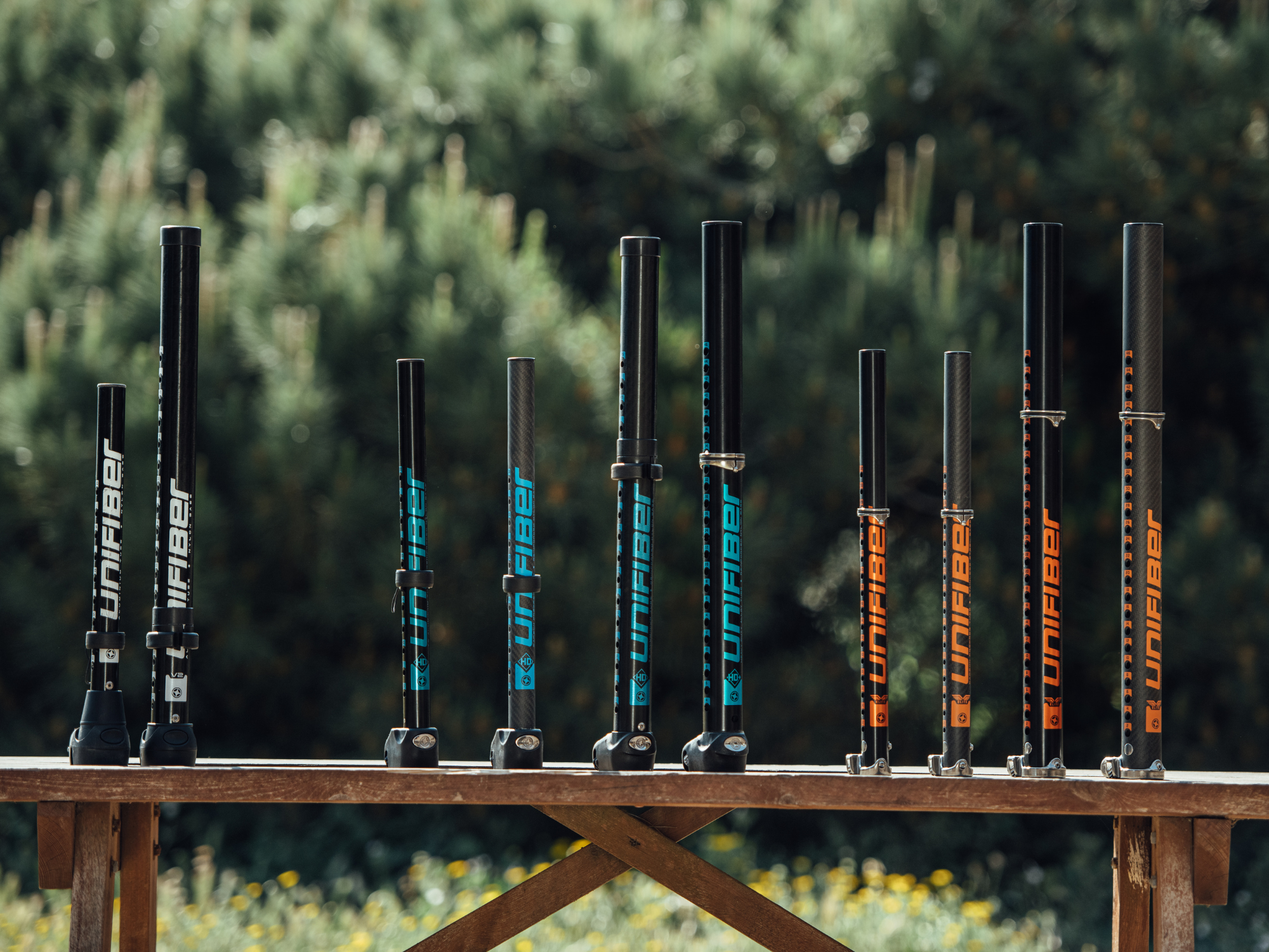 Unifiber mast extension comparison: Visual lineup of multiple colored windsurf masts extensions arranged by function and composition for different sailing styles.