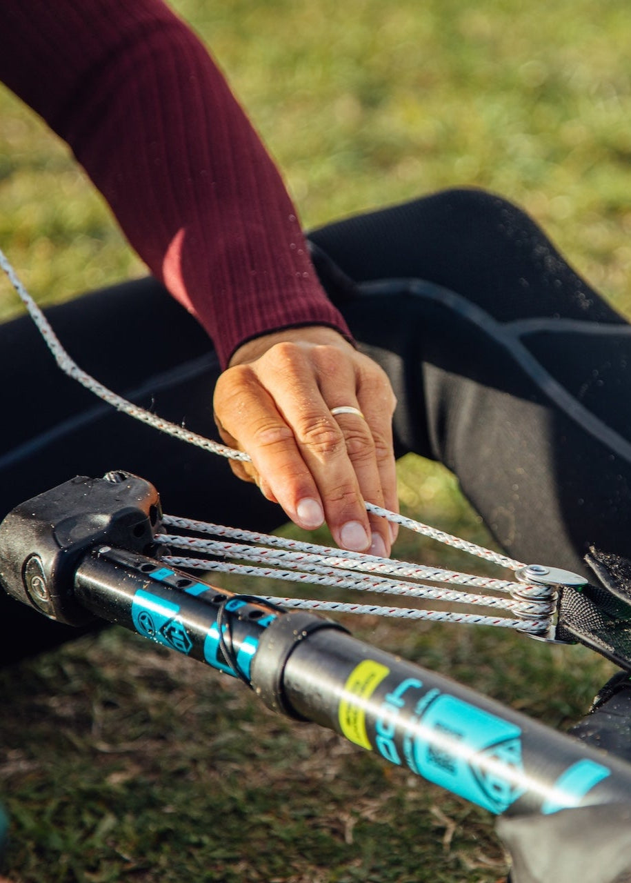 Windsurfing pulley system in the bottom of the sail with polyester rope