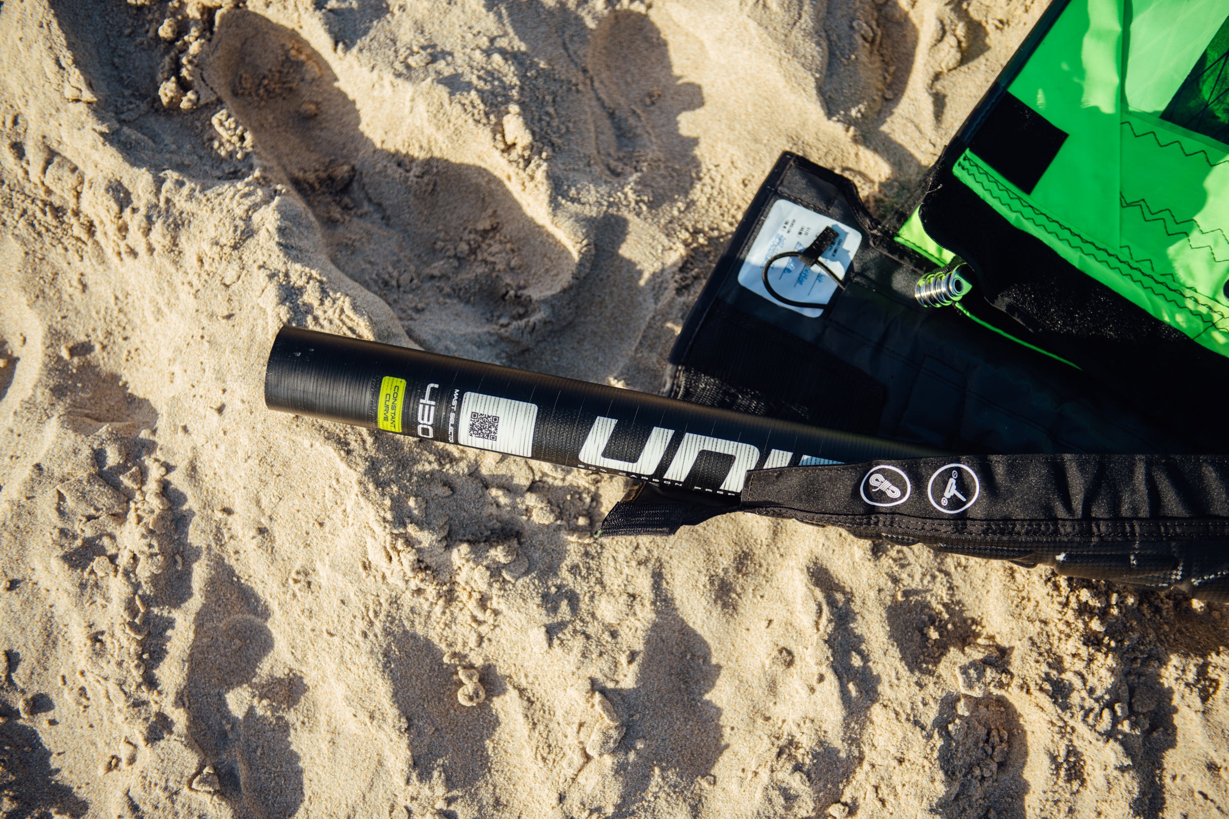 close up picture of a windsurf mast on the beach